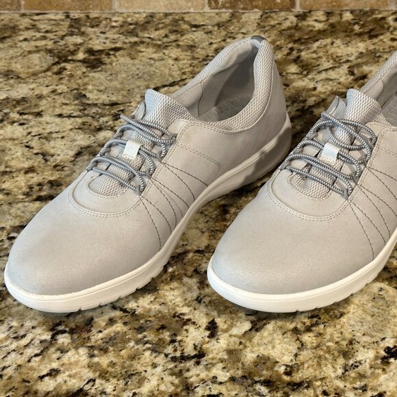 Clarks Adella Stroll Light Grey WOMEN'S  SIZE 11 NWOT  (E/P) - Picture 1 of 6